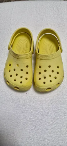 Vendo Crocs Amarela número 24