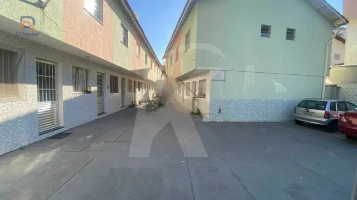 Condomínio fechado com 15 unidades,2 quartos e 1 vaga - Parada Inglesa