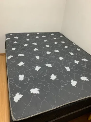 Vendo cama box conjugada e cômoda de madeira