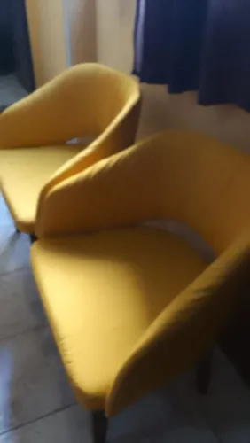 Poltronas da cor amarela