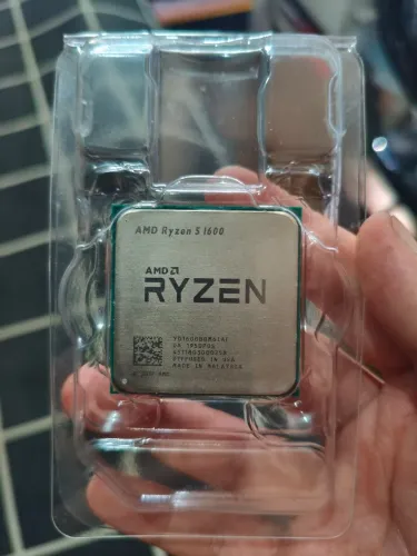 Ryzen 5 1600 3.2ghz [4.2ghz OC]