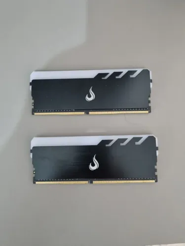 2 pentes memória RAM 8GB cada 3200Mhz rise mode