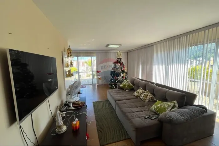 Cobertura Ampla de 183m² com 4 Quartos, Terraço Enorme e 2 Vagas na Rua Adriano Todos os