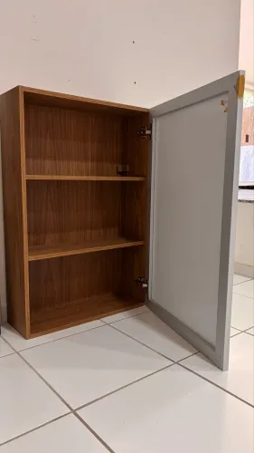 Armário com porta em espelho