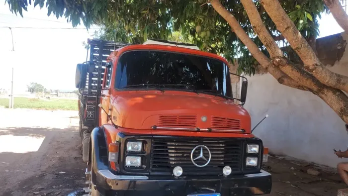 Caminhão 1318