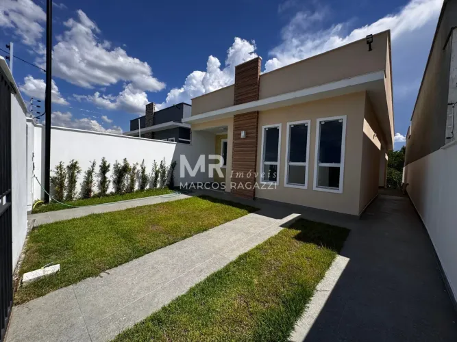 Casa recém construída com 3 quartos, sendo 1 suíte, 2 vagas, no Parque Ipiranga, em Resend