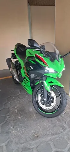 Vendi ou troco por carro