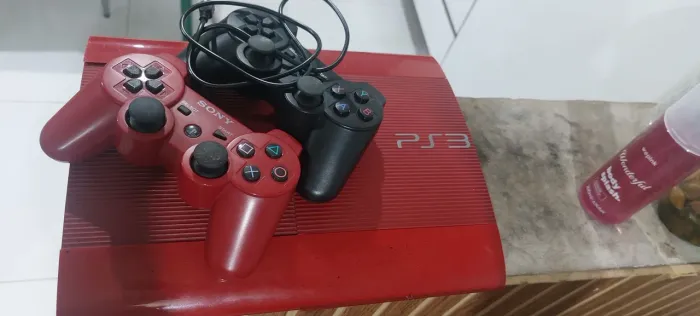 PS3 Slim cor Garnet Red (edição limitada)
