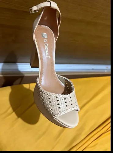 Sandália nude tamanho 36