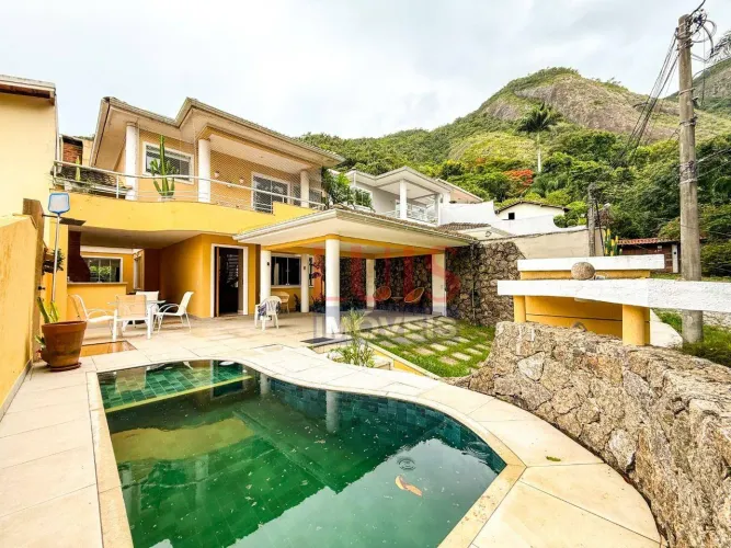 Casa com 4 dormitórios para alugar, 246 m² por R$ 15.500,00/mês - Itacoatiara - Niterói/RJ