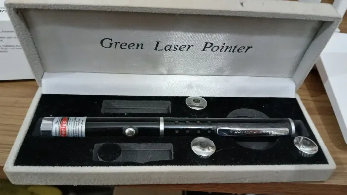 Apontador Laser Verde - Kit Completo com Estojo e Ponteiras
