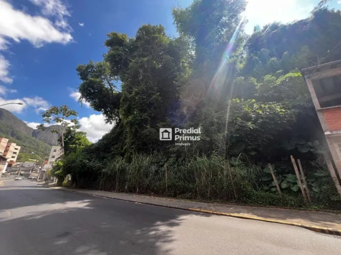 Espaço Ideal para Seu Negócio ou Residência Terreno Central com Flexibilidade