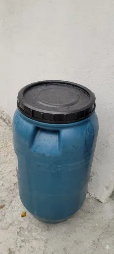 Galões / Bombona / barril de plástico 80 litros usados