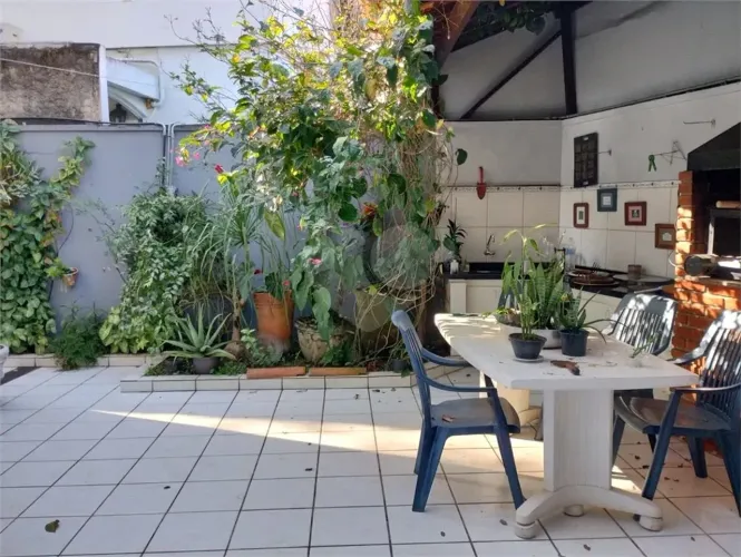 Casa de Vila à venda com 3 suítes em Vila Sônia, São Paulo - SP