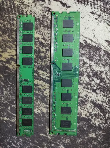 Dois pentes memória Ram DDR3 2x4gb usadas por 6 meses 