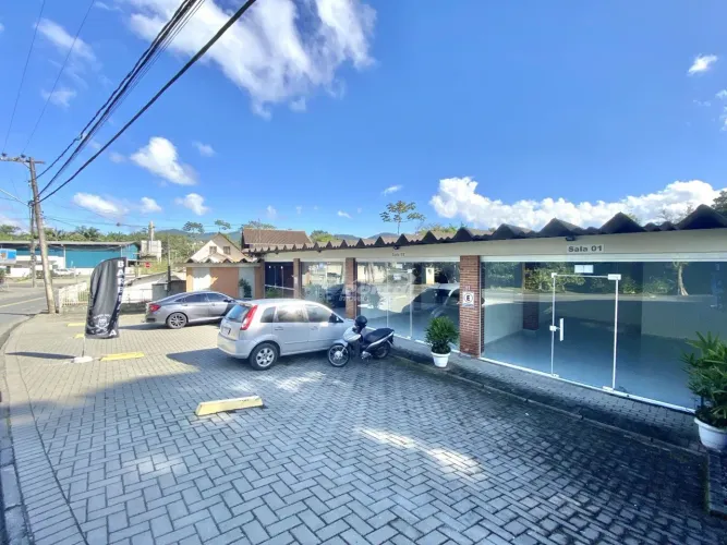 Loja comercial para locação no bairro Itoupava Central.