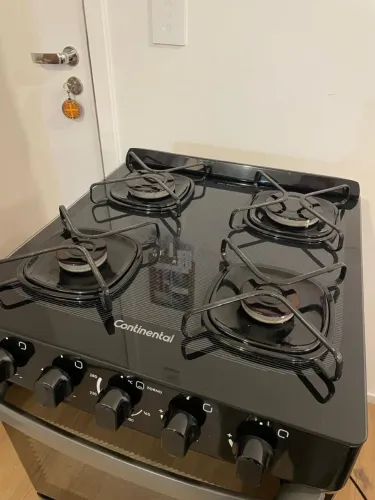 Fogão+forno Continental 4 bocas preto - 1 ano de uso, estado de novo
