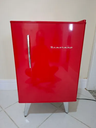 Frigobar retro vermelho