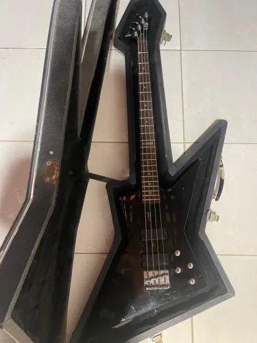 Contrabaixo ESP LTD EX-104 Explorer, 4 cordas, ativo + Case Rígido