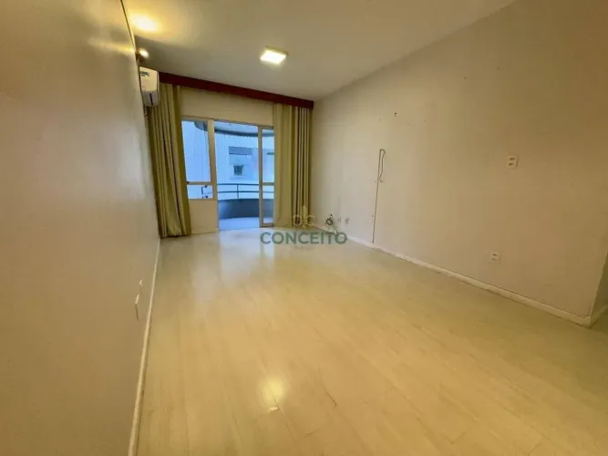 Apartamento Semi-mobiliado com 3 Dormitórios (01 Suite) para Locação no Centro de Florianó