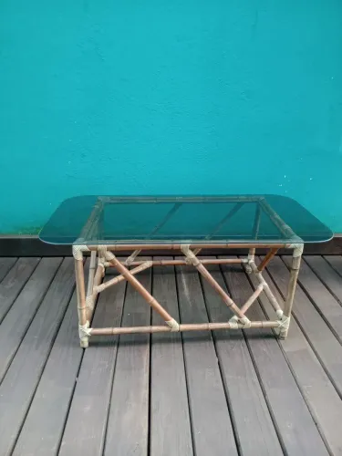 Mesinha de bambu com tampo de vidro