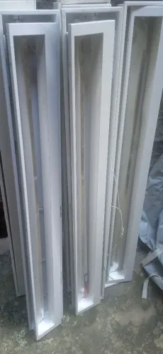 5 Luminárias sobrepor de 1,20 cm na cor branca.