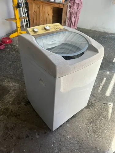 Vendo ou troco uma máquina de lavar roupa 11 quilos Brastemp 