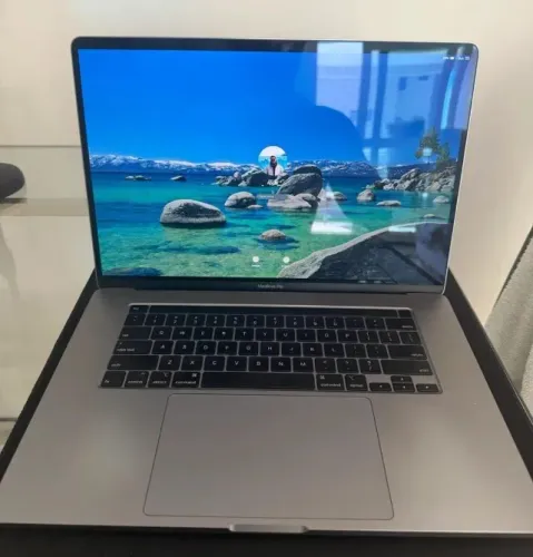 macbook processador i9 ano 2019 16 polegadas placa de V 4gb, ram 32gb ssd1 tb,troco iphone