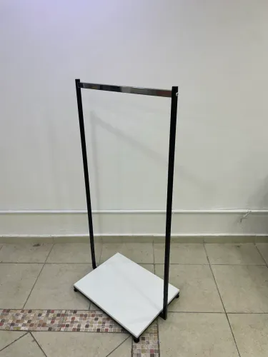 Arara cromada para loja de roupas