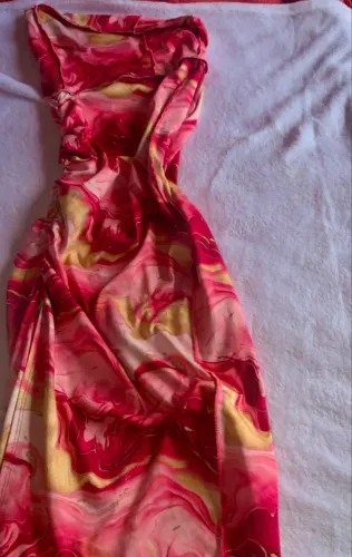 Lote de vestidos quatro por 80$