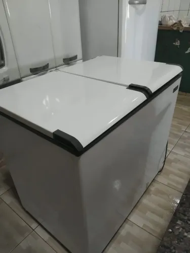 Freezer Horizontal Esmaltec 2 Portas 303L 220V (ECH350) - Perfeito Estado