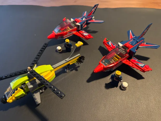 Lote de aviões e helicóptero Lego original
