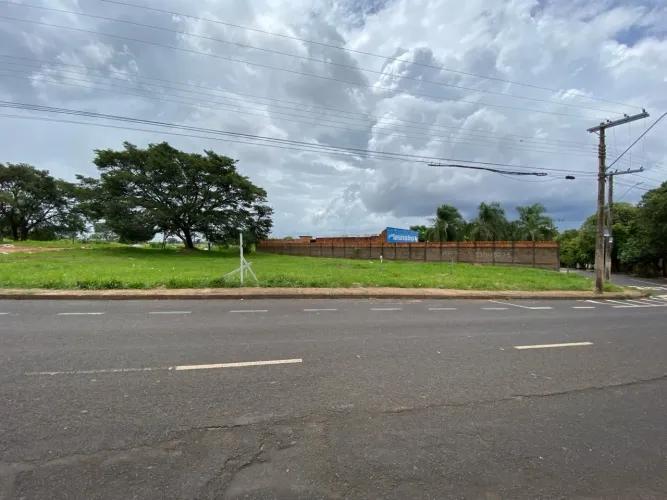 Área à venda no bairro Mansour em Uberlândia/MG