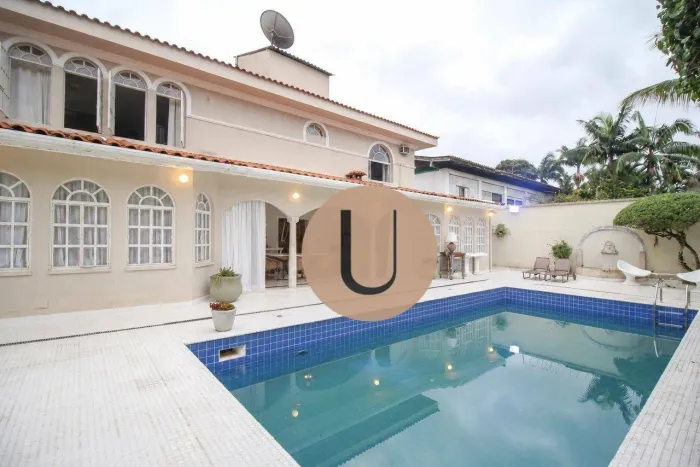 Casa de Alto Padrão | 5 Suítes, Piscina e Gourmet | Próxima ao Jockey Club