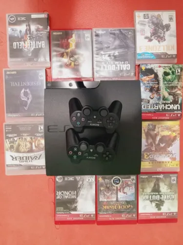 Ps3 sli. Com 2 controles e 11 jogos. Acompanha cabo hdmi 