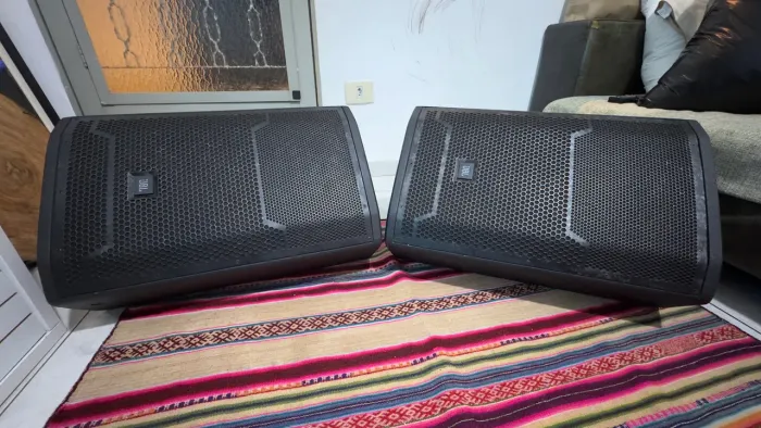 Caixa Ativa JBL PRX712 - 1500W RMS Profissional (PA / Monitor)