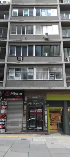 Apartamento com 40 m priv, 100 % reformada, piso porcelanato, banheiro novo, silencioso, 1