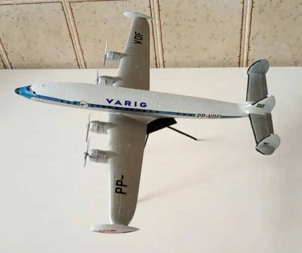 Avião Lockheed Constellation Versão Varig 1/144 Plastimodelismo 