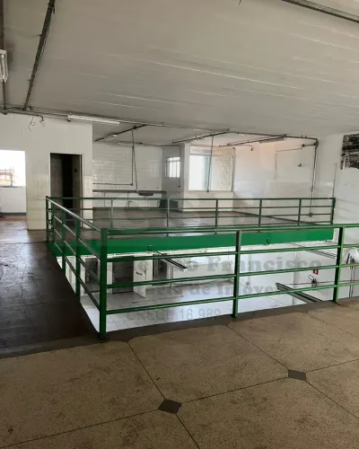 Salão Comercial para Locação em Osasco-SP, Jd. Santo Antônio: 4 Quartos, 1 Suíte, 4 Banhei