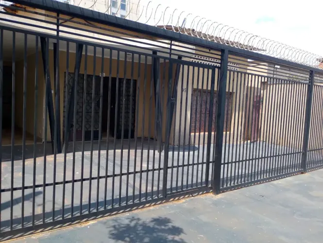 Imóvel para aluguel possui 150 metros quadrados com 3 quartos