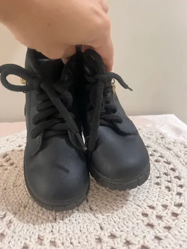 Par de botas meninas tamanho 25