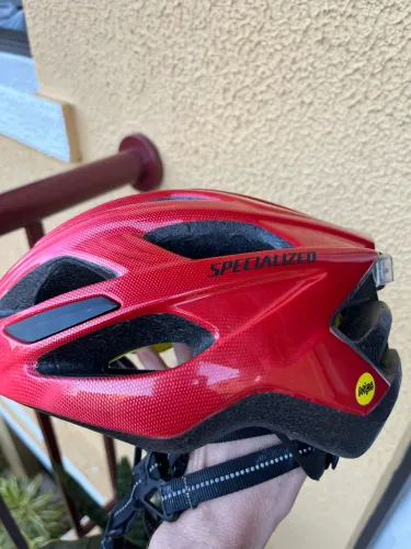 Capacete Specialized Chamonix MIPS + lanterna sinalizador de capacete
