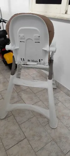 Cadeirinha de alimentação infantil