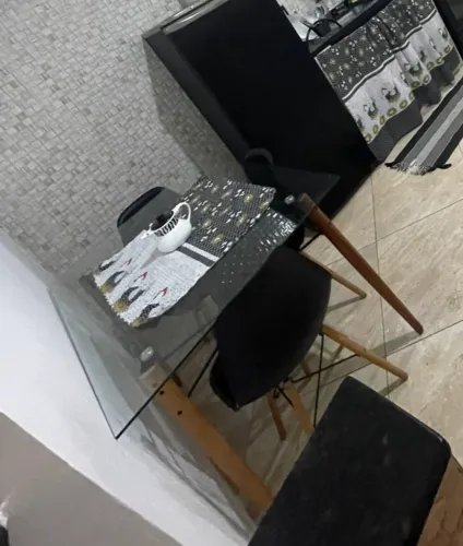MESA DE VIDRO!! Somente a mesa, sem as cadeiras.