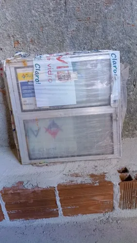 Janela banheiro alumínio com vidro
