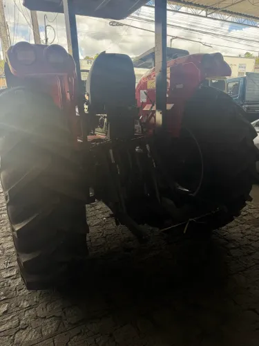 Trator MASSEY FERGUNSON 4292 ANO 2011