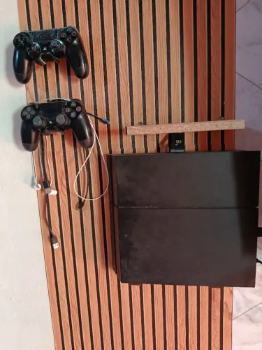 Ps4 a vender ou trocar em iPhone do meu gosto