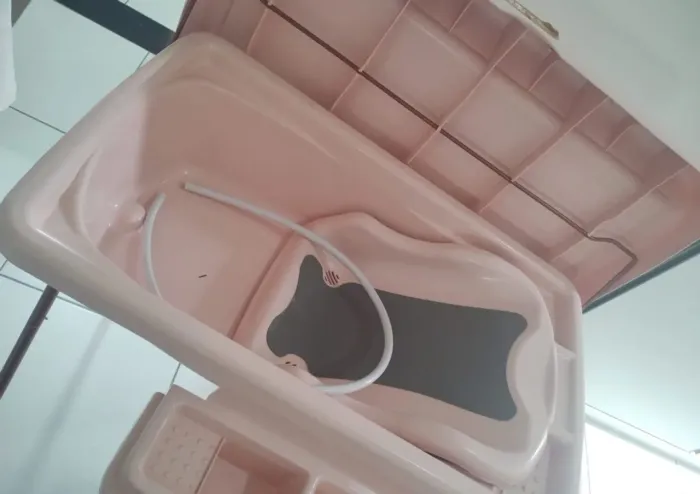 Banheira com suporte e trocador