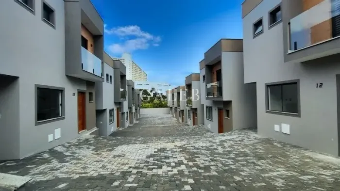 Casa em Condomínio à Venda em Atibaia-SP, Bairro Jardim Santo Antônio: 2 Quartos, 2 Suítes