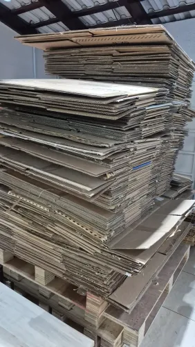 Caixas de papelão tamanhos médios e grandes, 3.00 e 5.00 reais cada, entregamos com taxa
